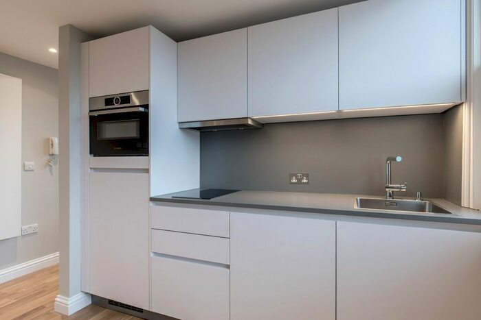 Studio To Rent In Uxbridge Road, Hampton Hill, Hampton, TW12