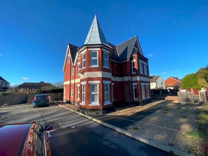 1 Bedroom Flat To Rent In Park Road, Fordingbridge SP6