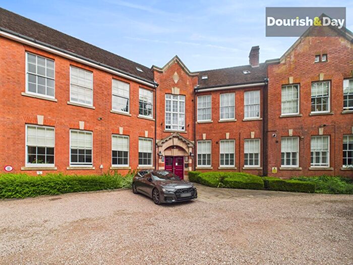2 Bedroom Flat For Sale In The Oval, Stafford, ST17