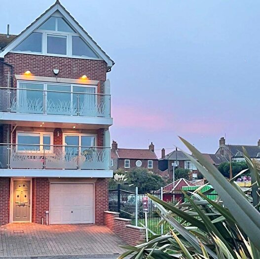 5 Bedroom Town House For Sale In Pavilion Road, Gorleston, NR31