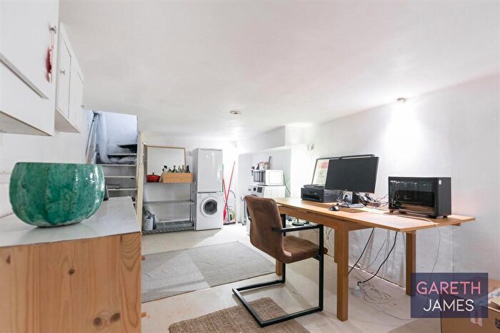 1 Bedroom End Of Terrace House To Rent In Mcdermott Road, SE15