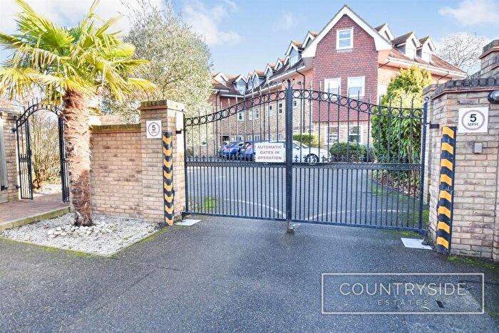 2 Bedroom Flat For Sale In High Road, Benfleet, SS7