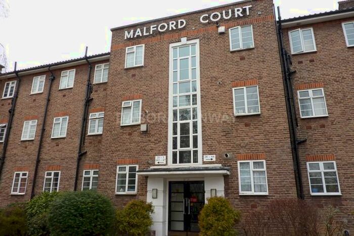 2 Bedroom Flat To Rent In The Drive, South Woodford, E18