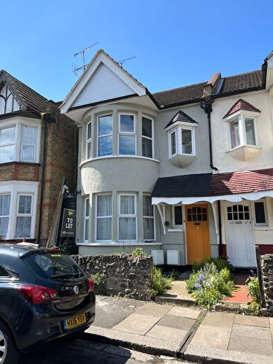 1 Bedroom Flat To Rent In Brightwell Avenue, Westcliff-On-Sea, SS0