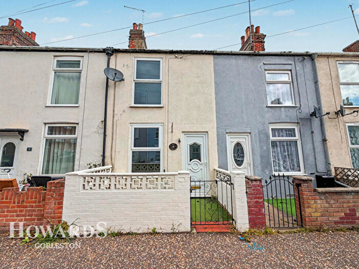 2 Bedroom Terraced House For Sale In Pier Road, Gorleston, NR31