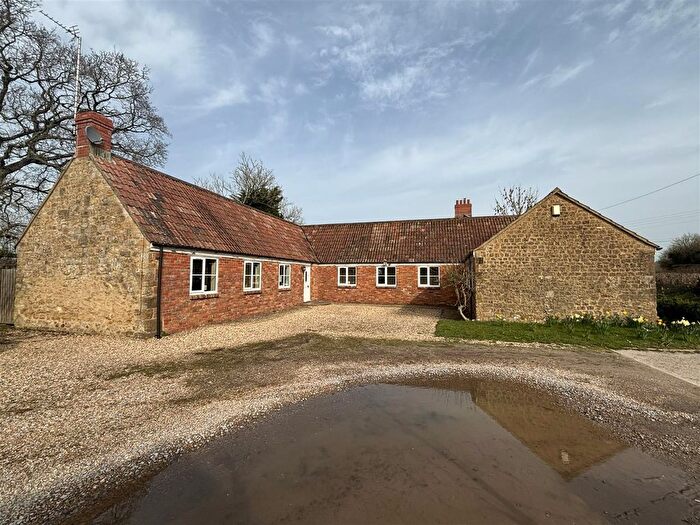 4 Bedroom Detached Bungalow For Sale In Clapton, Crewkerne, TA18