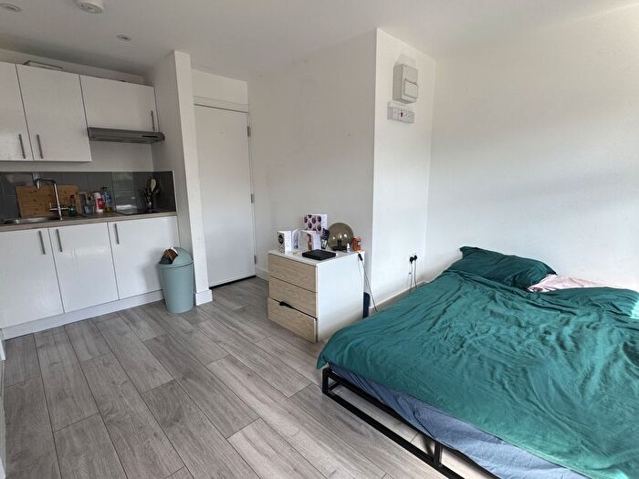 Studio To Rent In Edmeston Close, London, E9
