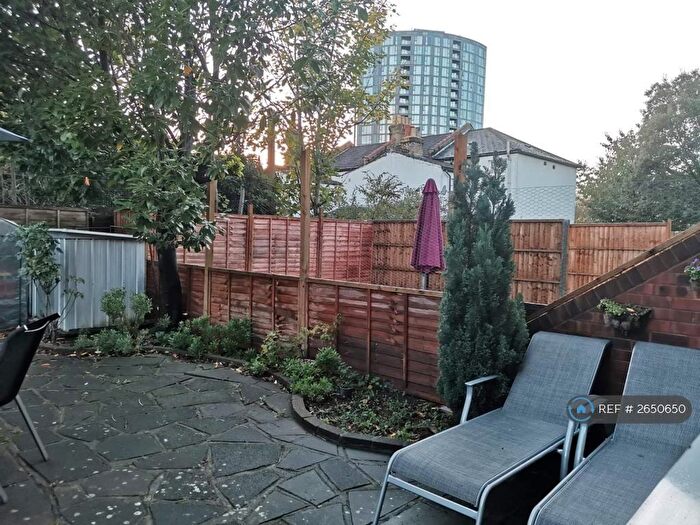 1 Bedroom Flat To Rent In Torrington Square, Croydon, CR0