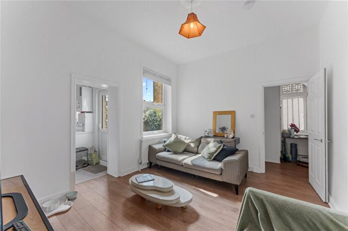 1 Bedroom Flat For Sale In Mill Lane, West Hampstead, NW6