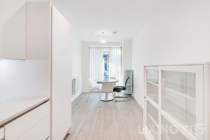 2 Bedroom Flat To Rent In Shearwater Drive, Hendon, NW9