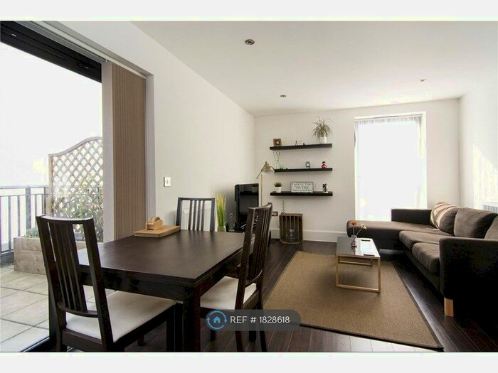 1 Bedroom Flat To Rent In Newton Court, London, E3