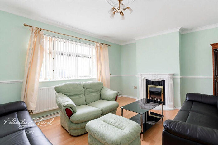 3 Bedroom Apartment To Rent In Hatfield Close, Ilford, IG6