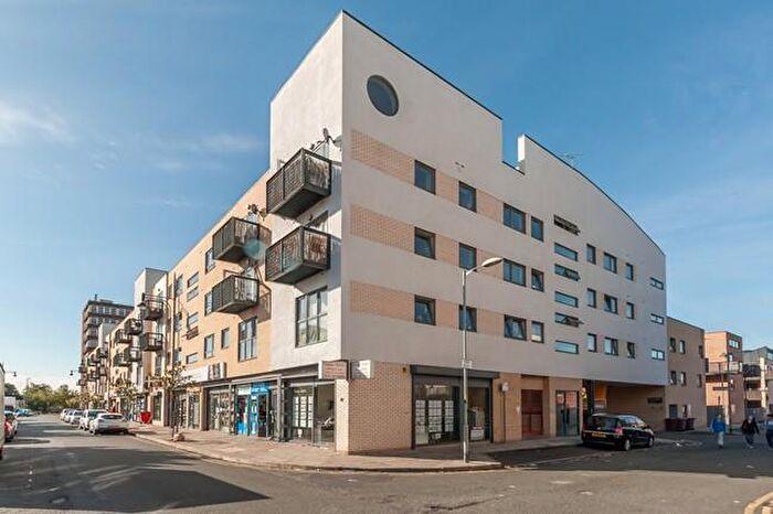 2 Bedroom Flat To Rent In Rook Street, Hulme, Manchester, M15