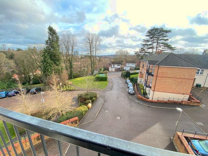 2 Bedroom Apartment To Rent In Adrian Close, Hemel Hempstead, HP1