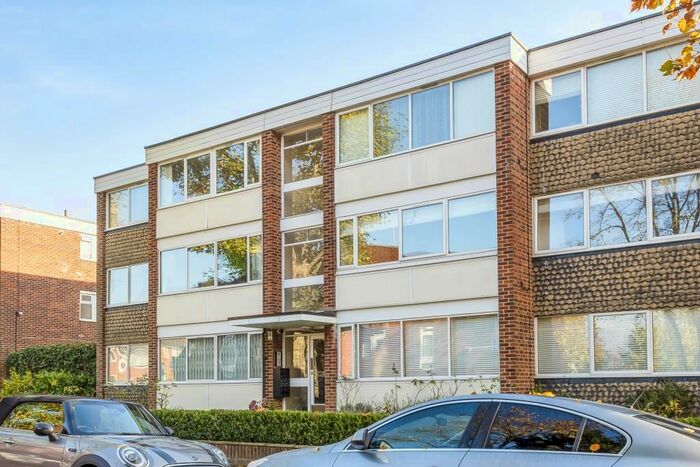 2 Bedroom Flat For Sale In Salisbury Avenue, Finchley, N3