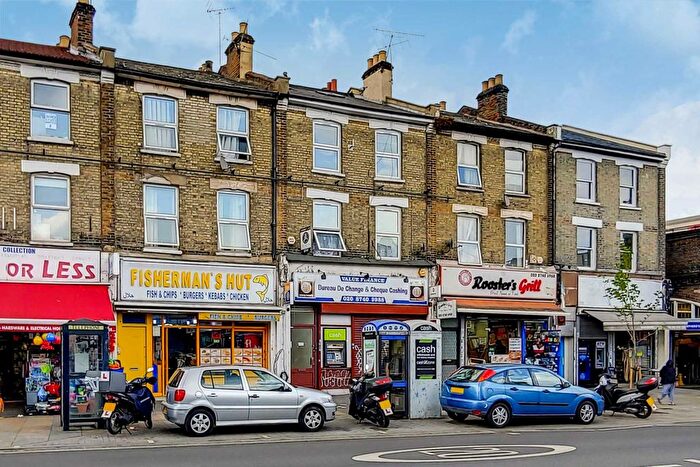 2 Bedroom Flat To Rent In Uxbridge Road, Shepherds Bush, London, W12