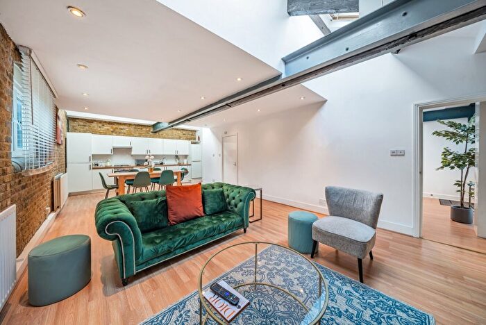 3 Bedroom Flat To Rent In Hopewell Street, Camberwell, London, SE5