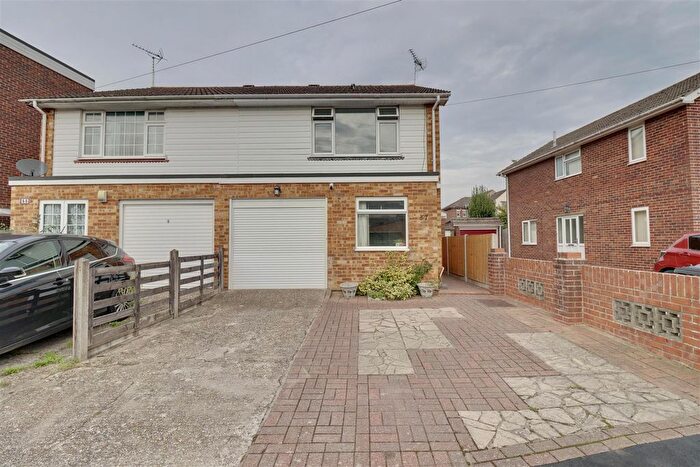 3 Bedroom Semi-Detached House For Sale In Dorking Crescent, Portsmouth, PO6