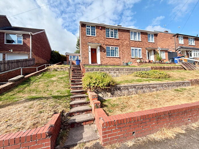 3 Bedroom Semi-Detached House For Sale In Wordsley, Foxhills Road, DY8