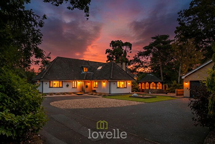 4 Bedroom Bungalow For Sale In Humberston Avenue, Humberston, DN36
