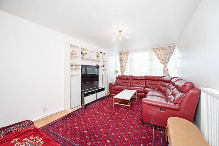 2 Bedroom Flat To Rent In Brenthouse Road, Hackney, London, E9