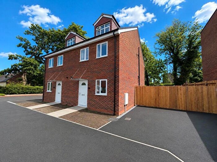 4 Bedroom House To Rent In Scotts Road, Stourbridge, DY8