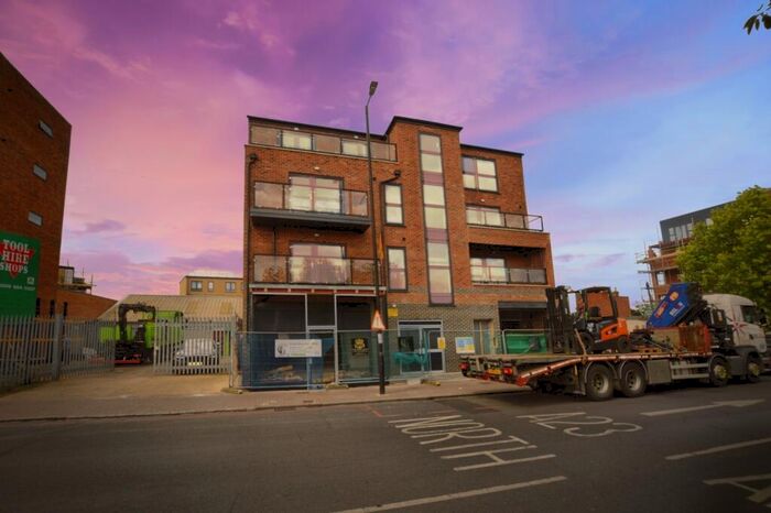 3 Bedroom Flat To Rent In London Road Thornton Heath, CR7