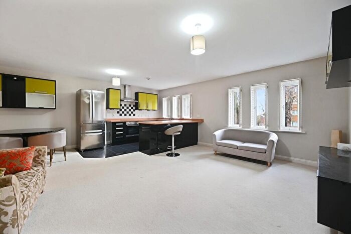 2 Bedroom Apartment For Sale In Grove Road, Westgrove Court, SM1