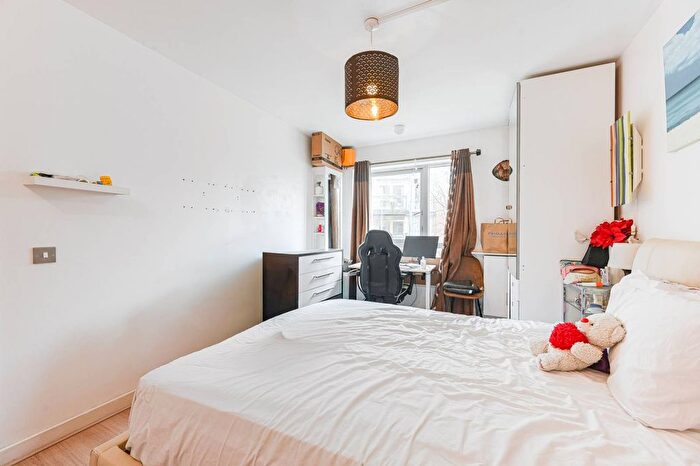 2 Bedroom Flat To Rent In Holly Court, Greenwich Millennium Village, London, SE10