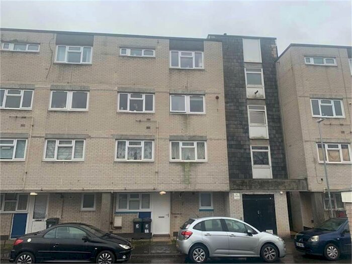 2 Bedroom Flat To Rent In Longcroft Rise, Loughton, IG10