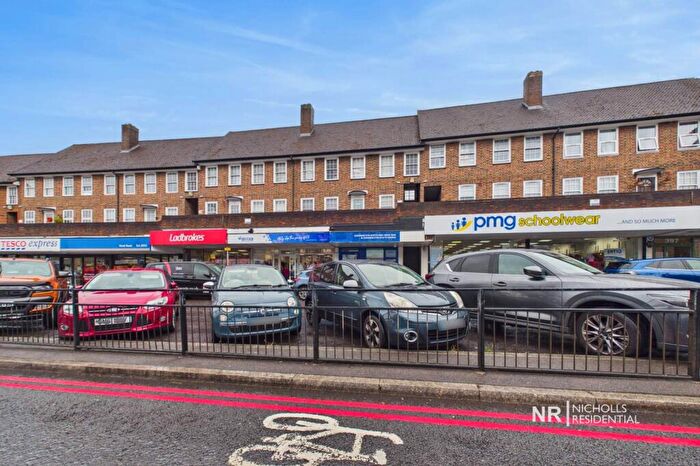 2 Bedroom Flat For Sale In Hook Road, Chessington, Surrey., KT9
