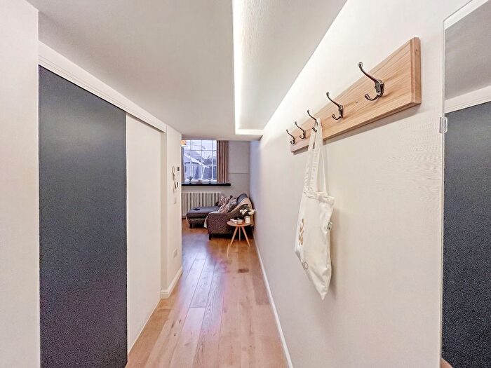 1 Bedroom Flat To Rent In Flat, Mcdonald Road, Broughton, Edinburgh, EH7
