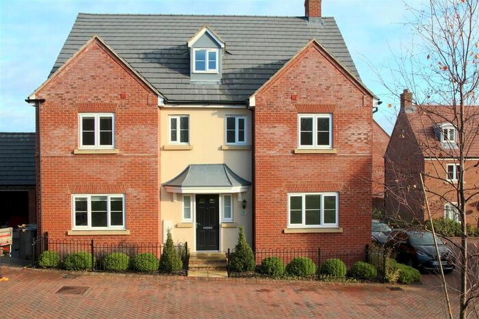 6 Bedroom Property To Rent In Avocet Road, Hemel Hempstead, HP3