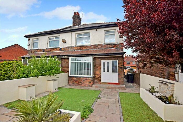 3 Bedroom Semi-Detached House To Rent In Jesmond, Tingley Common, Morley, Leeds, LS27