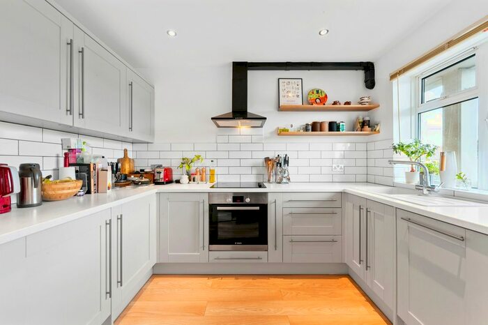 3 Bedroom Maisonette To Rent In Heathfield Court, SW18