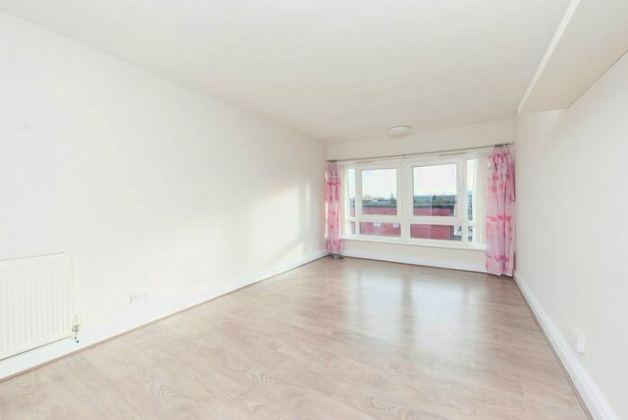 2 Bedroom Flat To Rent In Stourhead Gardens, London SW20