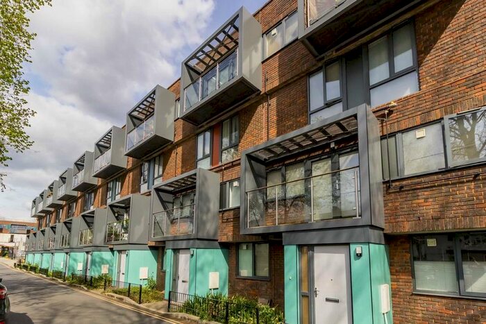 2 Bedroom Flat To Rent In Copley Close, London, W7