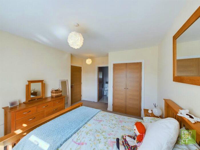 4 Bedroom Detached House For Sale In Tutor Crescent, Earley, Reading