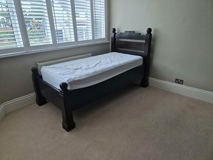Studio To Rent In Oakhurst Rise, SM5