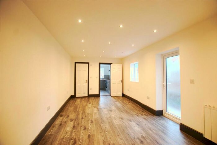2 Bedroom Apartment To Rent In Waddon Road, East Croydon, CR0