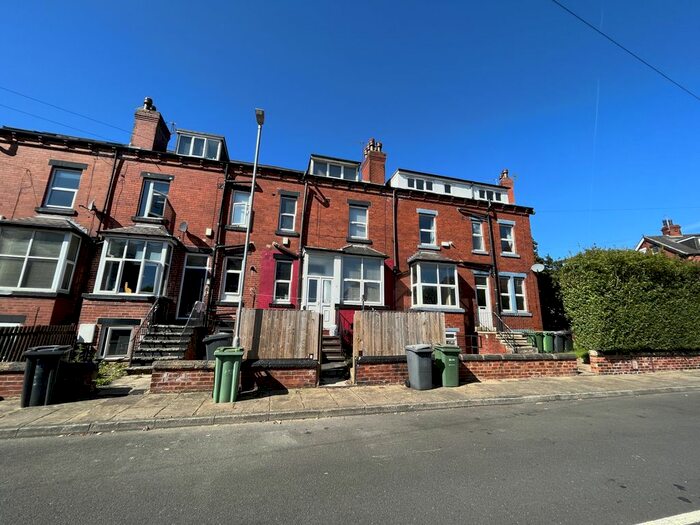 2 Bedroom Terraced House To Rent In Beechwood Mount, Leeds, LS4