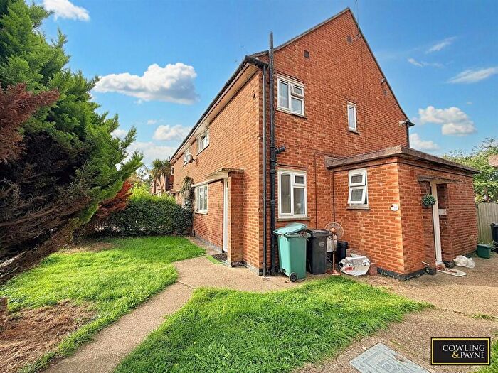 1 Bedroom Maisonette For Sale In Appletree Way, Wickford, SS11