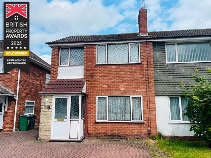 3 Bedroom Semi-Detached House For Sale In Manorford Avenue, West Bromwich, B71