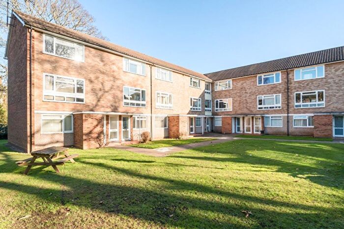 2 Bedroom Flat To Rent In St Leonards Road, Windsor, SL4