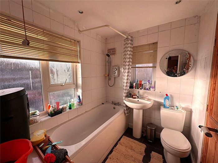 3 Bedroom End Of Terrace House For Sale In Tatton Close, Hazel Grove, Stockport, Greater Manchester, SK7