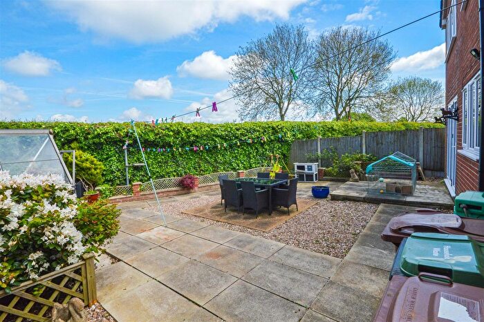 3 Bedroom Detached House For Sale In Fairfield Gardens, Ossett, WF5