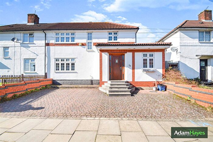 3 Bedroom Semi-Detached House To Rent In Miles Way, Whetstone, N20