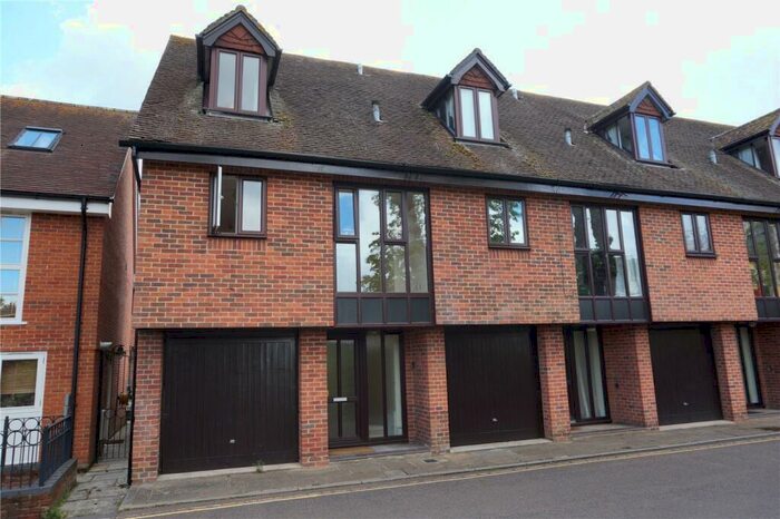 3 Bedroom Town House To Rent In Church Road, Romsey, SO51