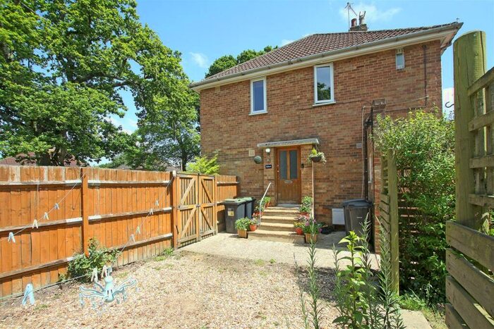 2 Bedroom Maisonette To Rent In Leybourne Avenue, Bournemouth, BH10