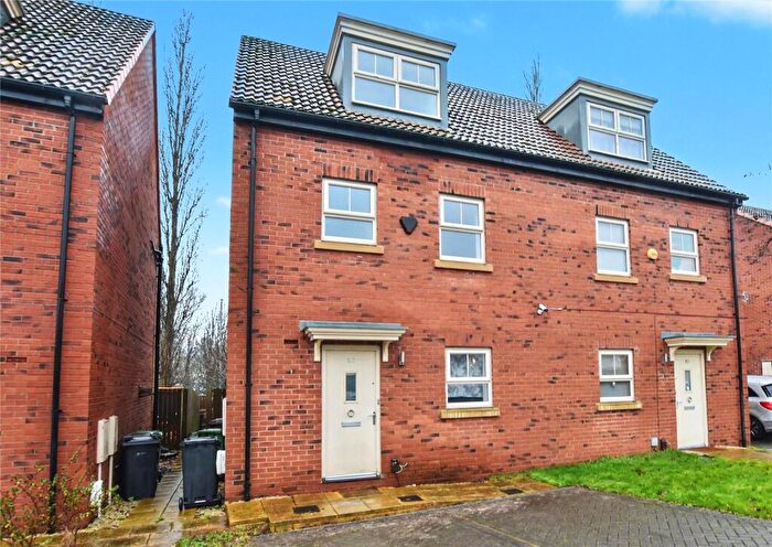4 Bedroom Semi Detached House For Sale In Asket Drive, Leeds, West Yorkshire, LS14